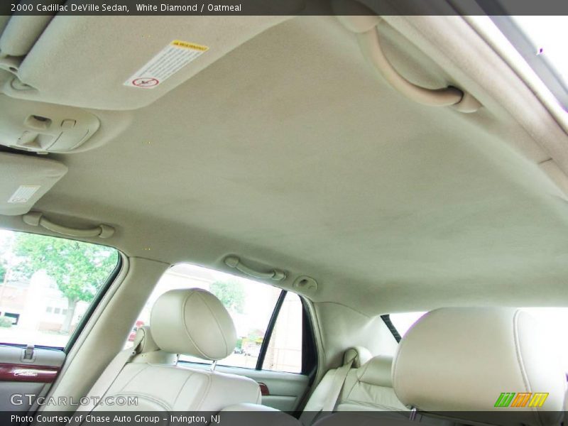 White Diamond / Oatmeal 2000 Cadillac DeVille Sedan