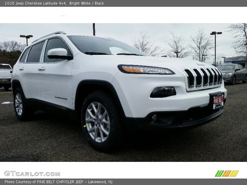Bright White / Black 2016 Jeep Cherokee Latitude 4x4