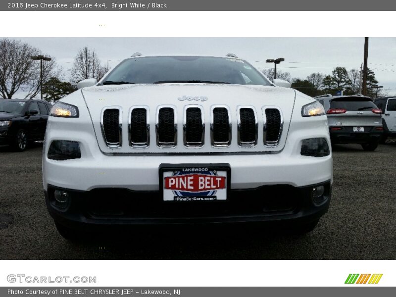 Bright White / Black 2016 Jeep Cherokee Latitude 4x4
