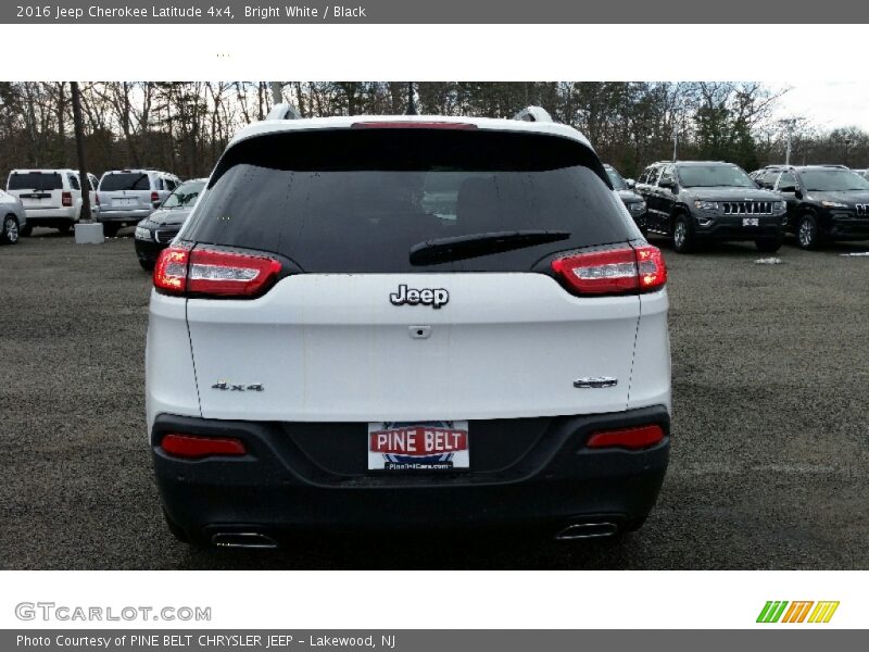Bright White / Black 2016 Jeep Cherokee Latitude 4x4