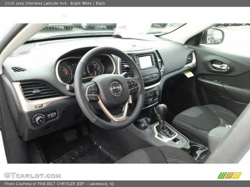 Bright White / Black 2016 Jeep Cherokee Latitude 4x4