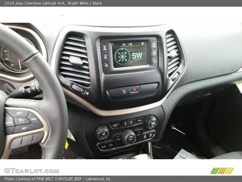 Bright White / Black 2016 Jeep Cherokee Latitude 4x4