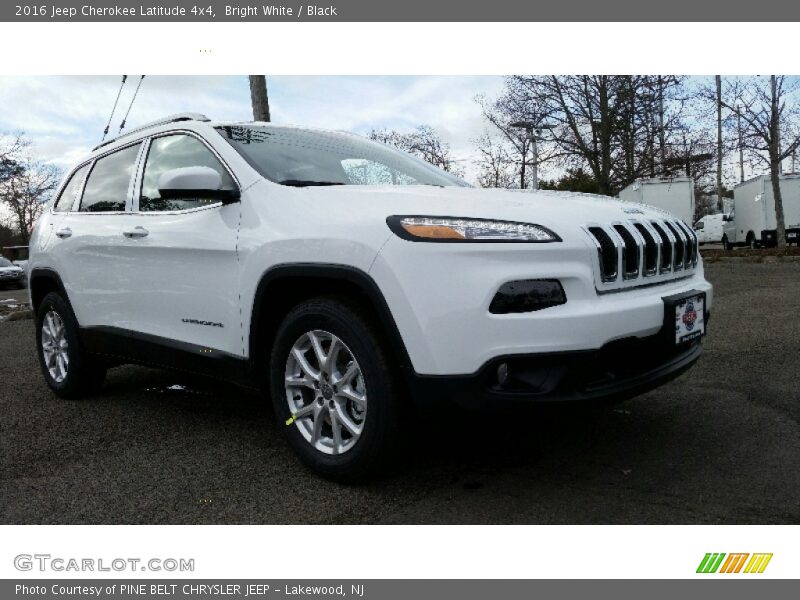 Bright White / Black 2016 Jeep Cherokee Latitude 4x4