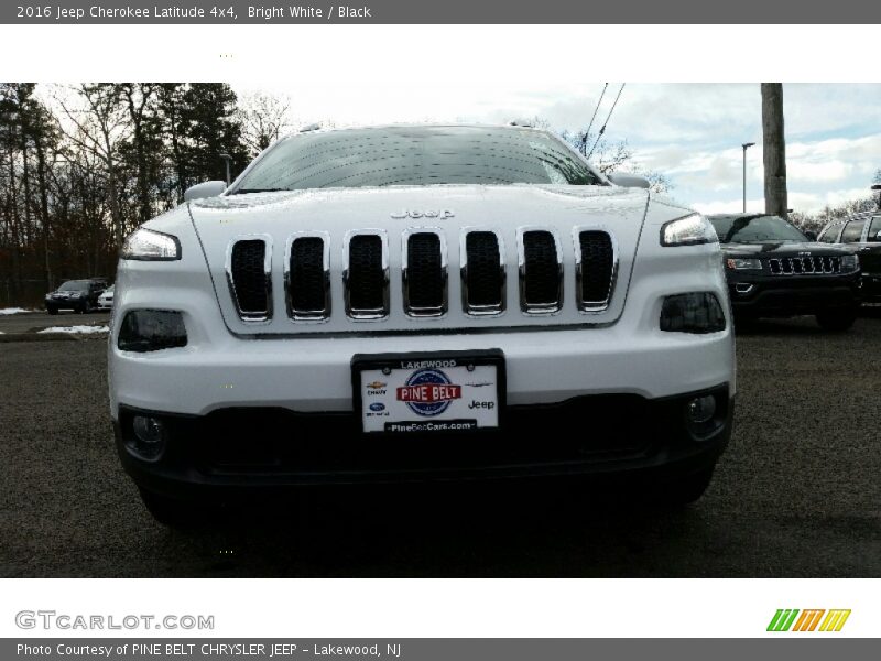 Bright White / Black 2016 Jeep Cherokee Latitude 4x4