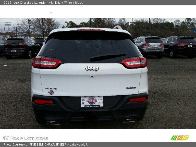 Bright White / Black 2016 Jeep Cherokee Latitude 4x4