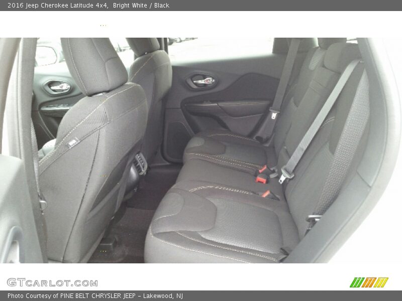 Bright White / Black 2016 Jeep Cherokee Latitude 4x4