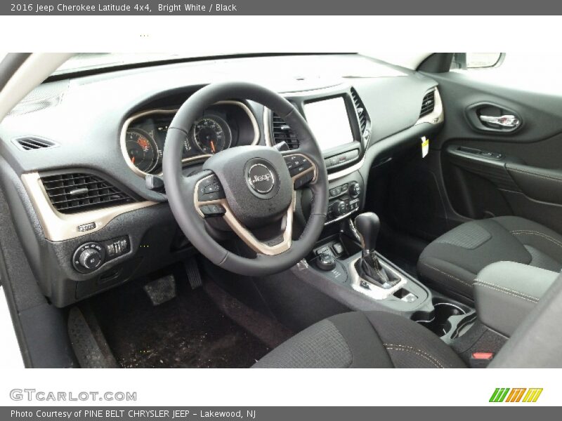 Bright White / Black 2016 Jeep Cherokee Latitude 4x4