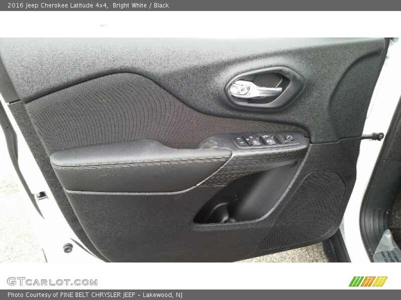 Bright White / Black 2016 Jeep Cherokee Latitude 4x4
