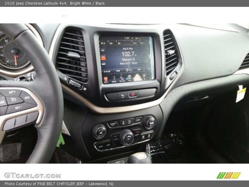 Bright White / Black 2016 Jeep Cherokee Latitude 4x4