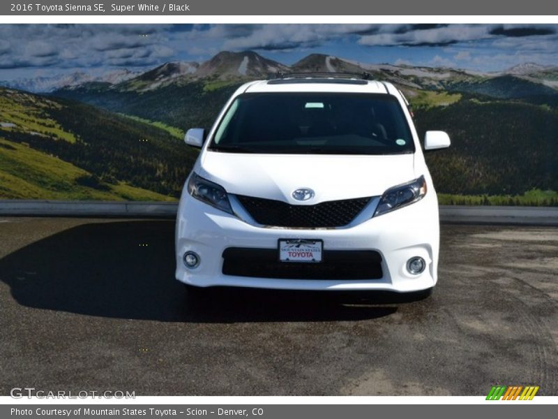 Super White / Black 2016 Toyota Sienna SE