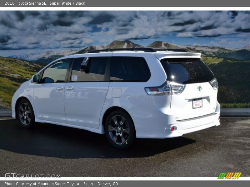 Super White / Black 2016 Toyota Sienna SE