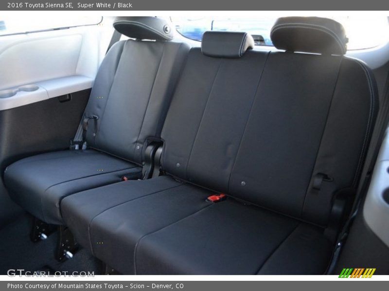 Super White / Black 2016 Toyota Sienna SE