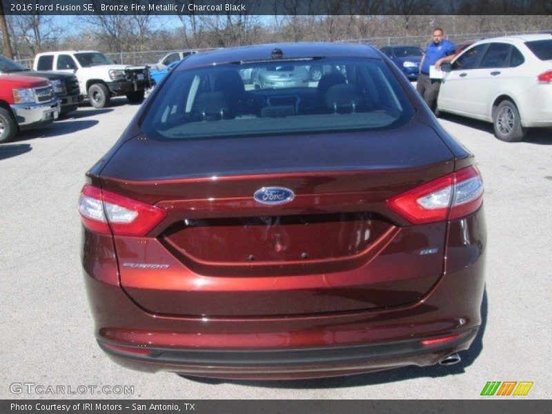 Bronze Fire Metallic / Charcoal Black 2016 Ford Fusion SE