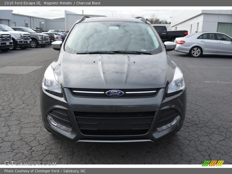 Magnetic Metallic / Charcoal Black 2016 Ford Escape SE