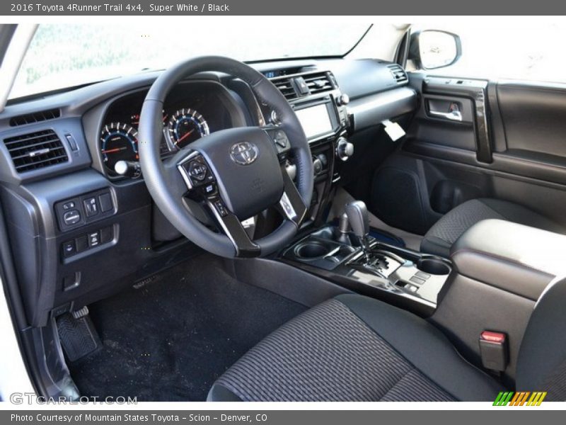 Super White / Black 2016 Toyota 4Runner Trail 4x4