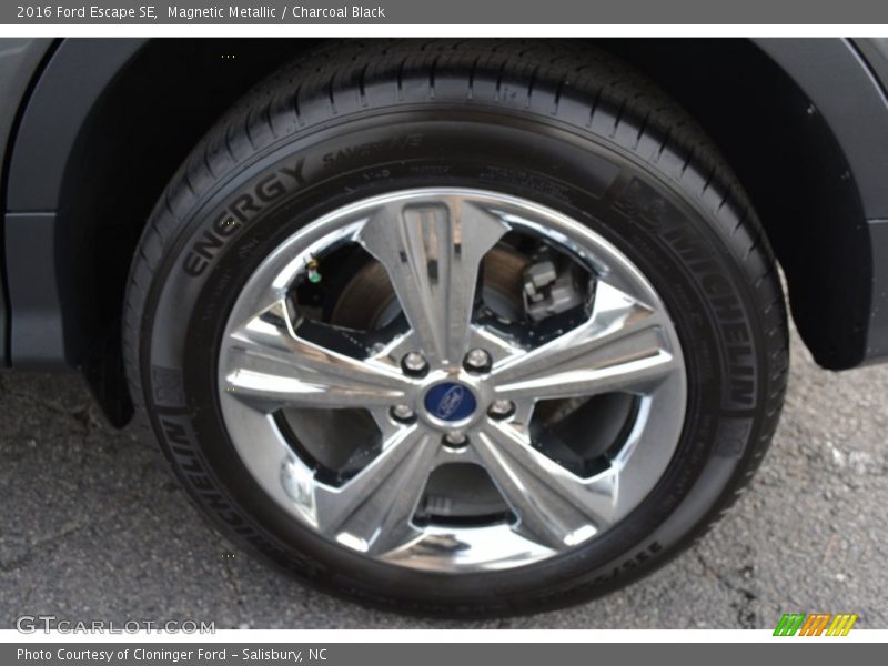Magnetic Metallic / Charcoal Black 2016 Ford Escape SE