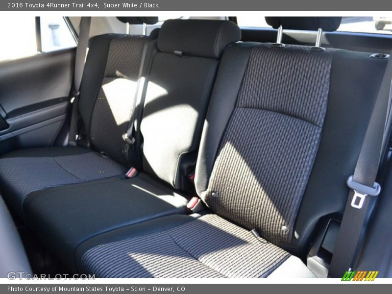 Super White / Black 2016 Toyota 4Runner Trail 4x4
