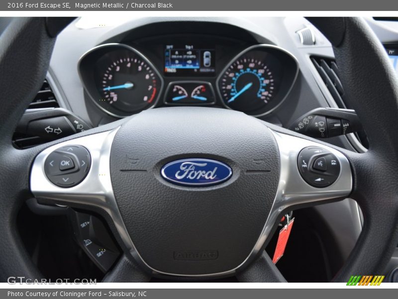 Magnetic Metallic / Charcoal Black 2016 Ford Escape SE