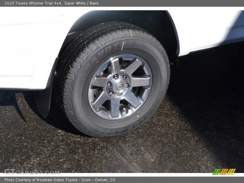 Super White / Black 2016 Toyota 4Runner Trail 4x4