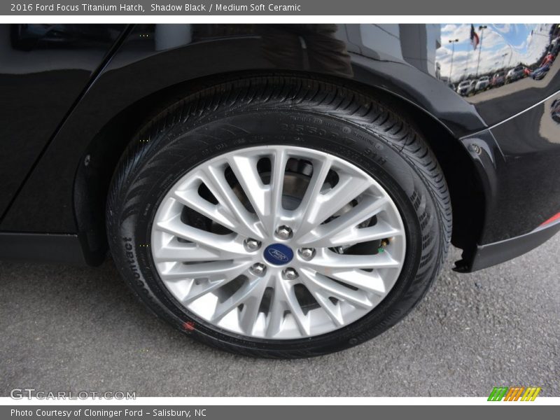 Shadow Black / Medium Soft Ceramic 2016 Ford Focus Titanium Hatch