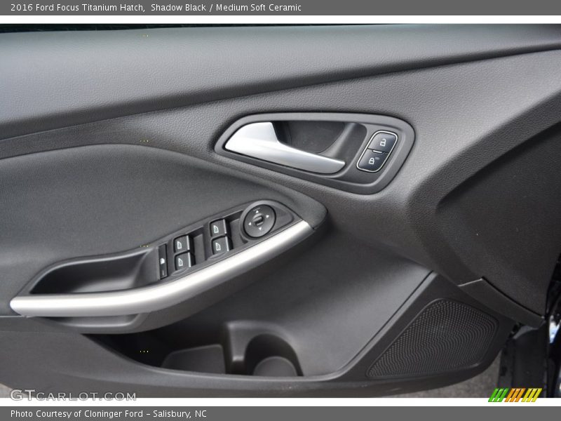 Shadow Black / Medium Soft Ceramic 2016 Ford Focus Titanium Hatch