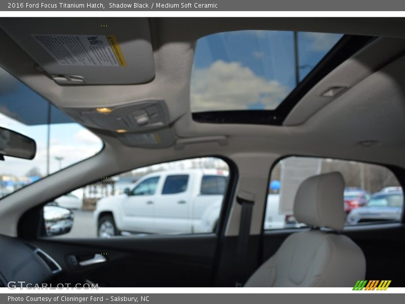 Shadow Black / Medium Soft Ceramic 2016 Ford Focus Titanium Hatch