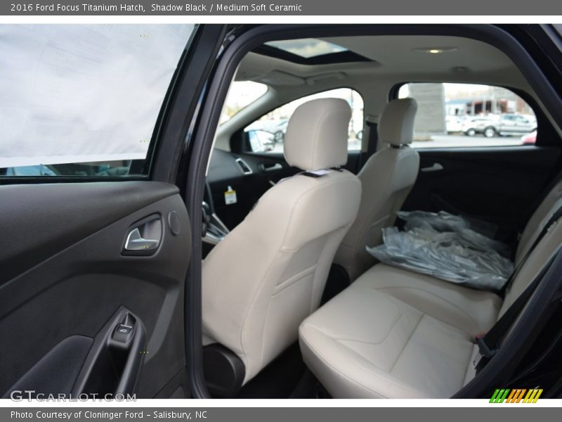 Shadow Black / Medium Soft Ceramic 2016 Ford Focus Titanium Hatch