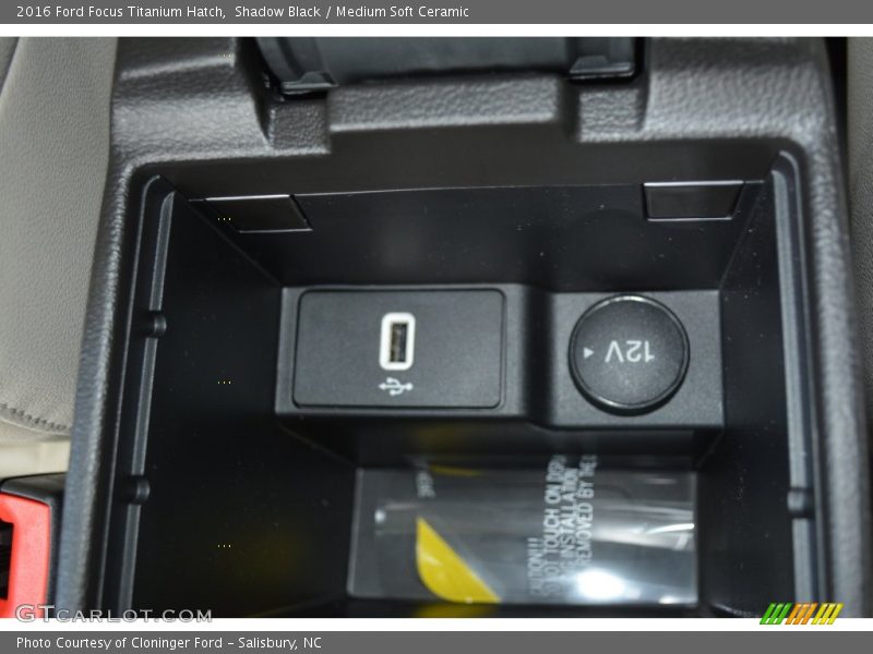 Shadow Black / Medium Soft Ceramic 2016 Ford Focus Titanium Hatch