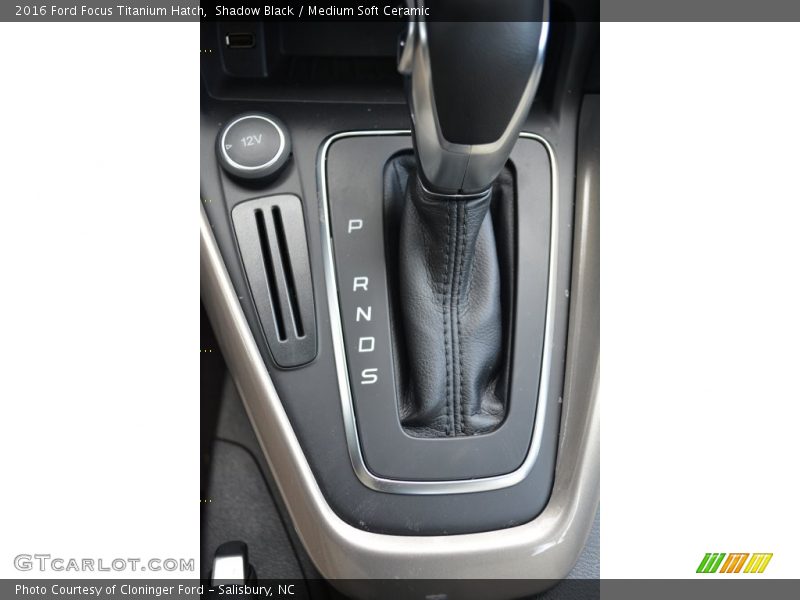 Shadow Black / Medium Soft Ceramic 2016 Ford Focus Titanium Hatch