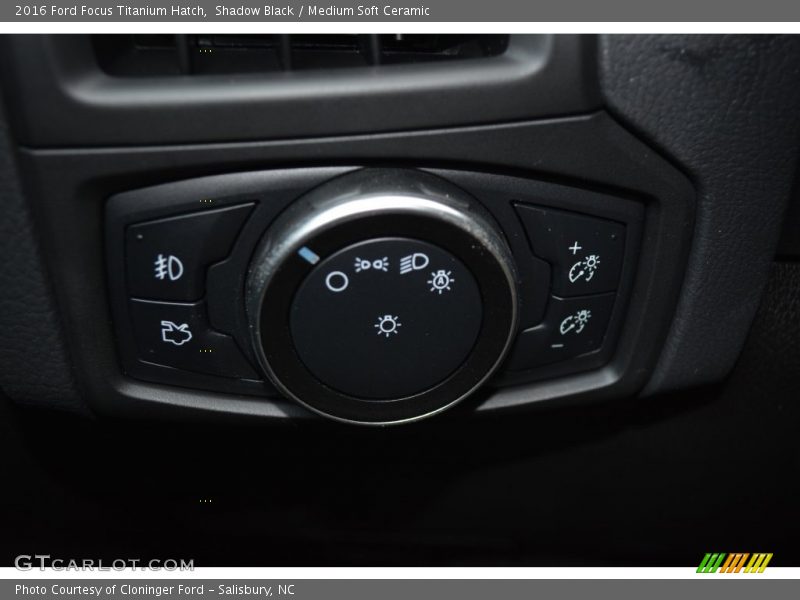 Shadow Black / Medium Soft Ceramic 2016 Ford Focus Titanium Hatch