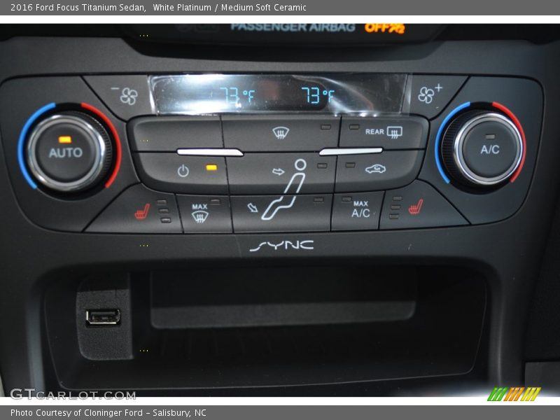 White Platinum / Medium Soft Ceramic 2016 Ford Focus Titanium Sedan