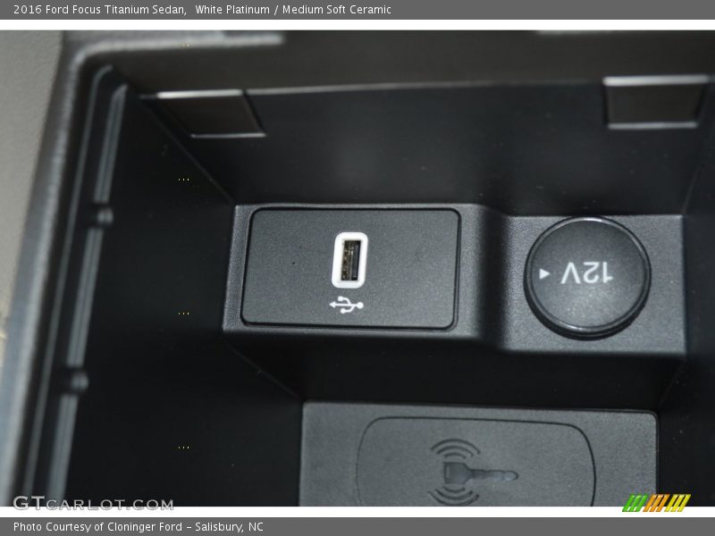 White Platinum / Medium Soft Ceramic 2016 Ford Focus Titanium Sedan