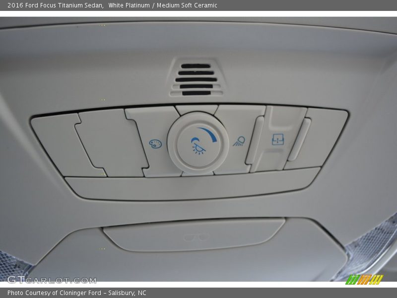 White Platinum / Medium Soft Ceramic 2016 Ford Focus Titanium Sedan