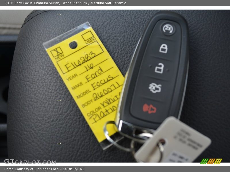 White Platinum / Medium Soft Ceramic 2016 Ford Focus Titanium Sedan