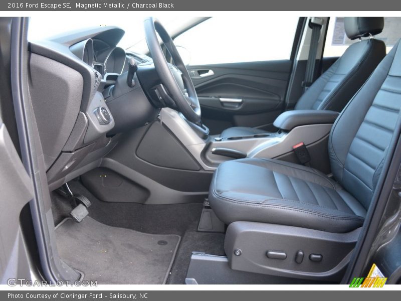 Magnetic Metallic / Charcoal Black 2016 Ford Escape SE