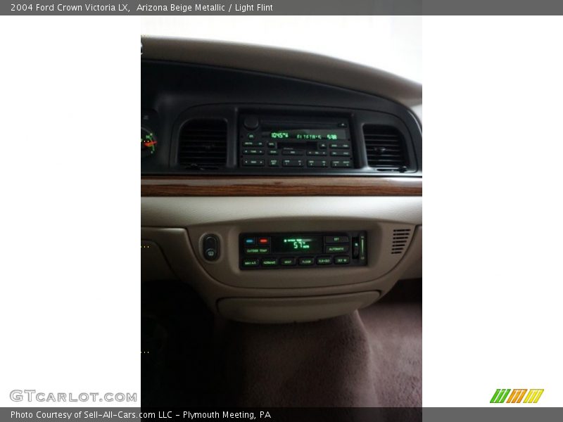 Arizona Beige Metallic / Light Flint 2004 Ford Crown Victoria LX