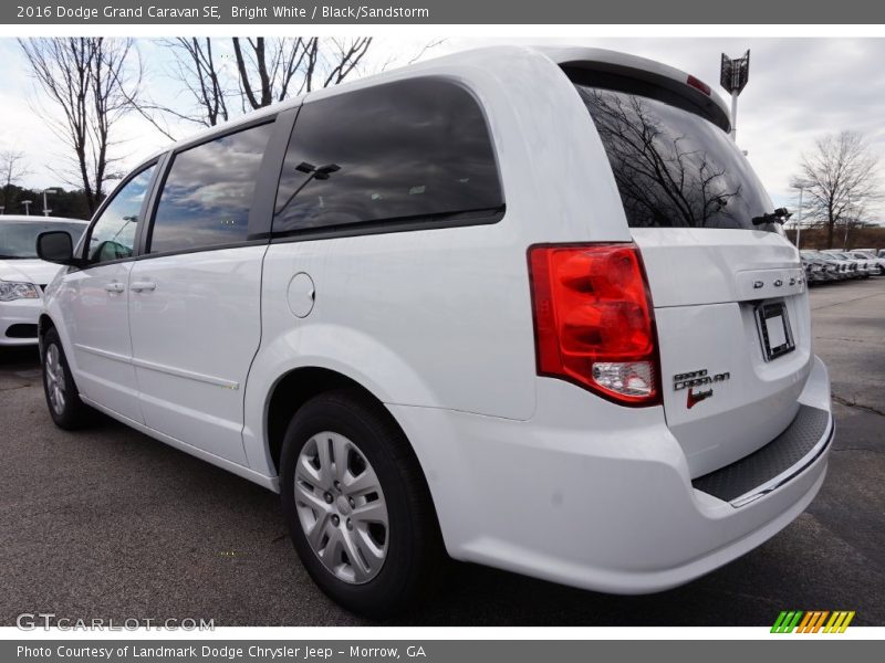 Bright White / Black/Sandstorm 2016 Dodge Grand Caravan SE