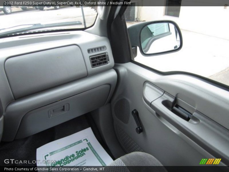 Oxford White / Medium Flint 2002 Ford F250 Super Duty XL SuperCab 4x4