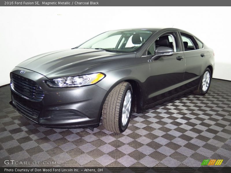 Magnetic Metallic / Charcoal Black 2016 Ford Fusion SE
