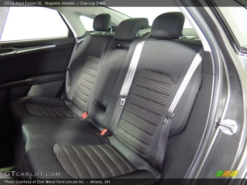 Magnetic Metallic / Charcoal Black 2016 Ford Fusion SE
