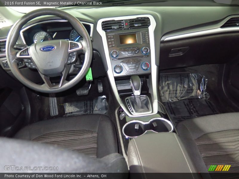 Magnetic Metallic / Charcoal Black 2016 Ford Fusion SE