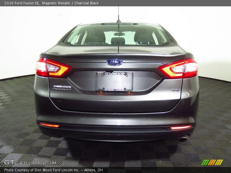 Magnetic Metallic / Charcoal Black 2016 Ford Fusion SE