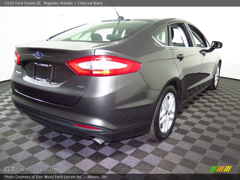Magnetic Metallic / Charcoal Black 2016 Ford Fusion SE