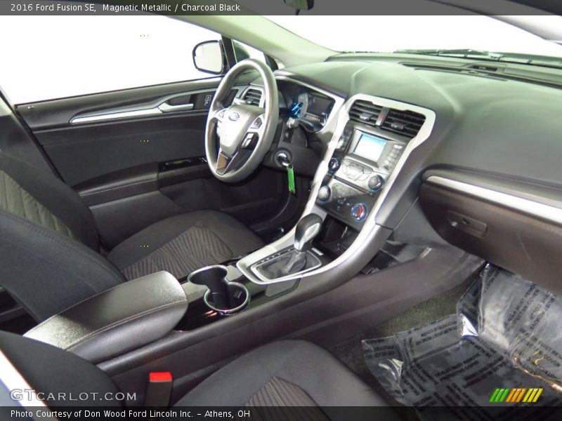 Magnetic Metallic / Charcoal Black 2016 Ford Fusion SE