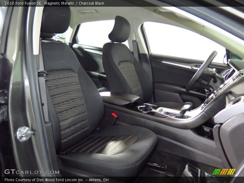 Magnetic Metallic / Charcoal Black 2016 Ford Fusion SE