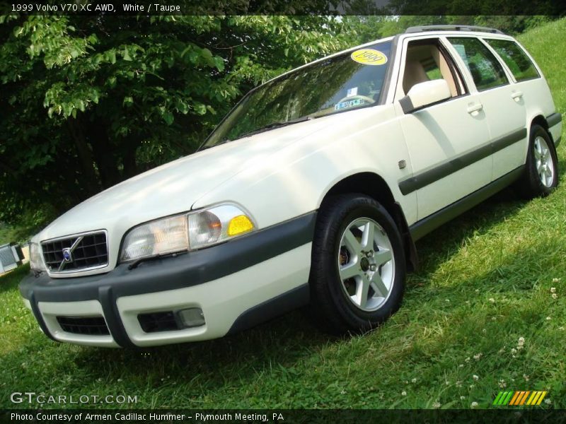 White / Taupe 1999 Volvo V70 XC AWD