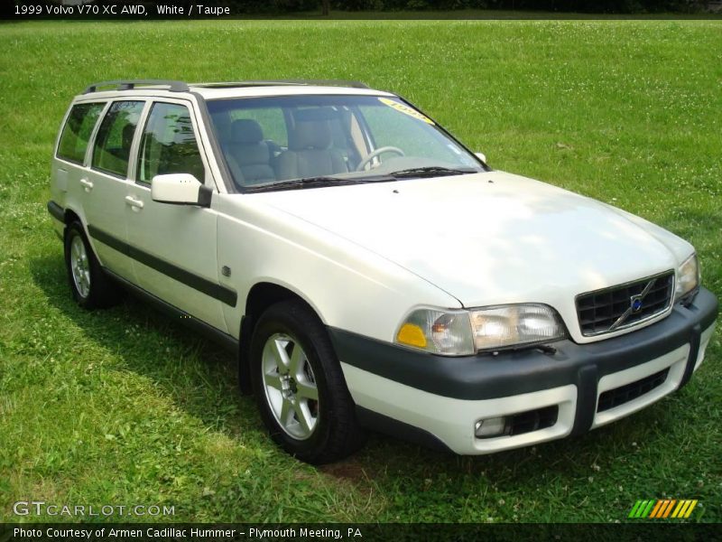White / Taupe 1999 Volvo V70 XC AWD