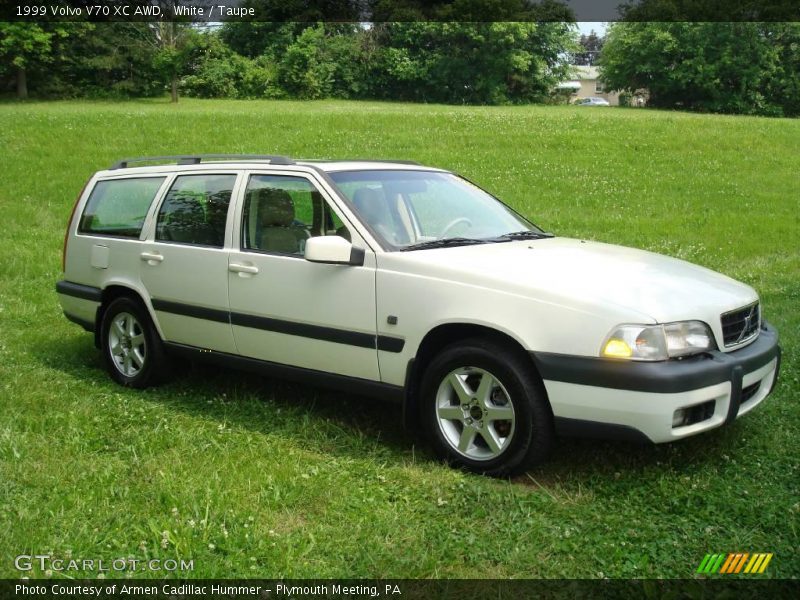 White / Taupe 1999 Volvo V70 XC AWD