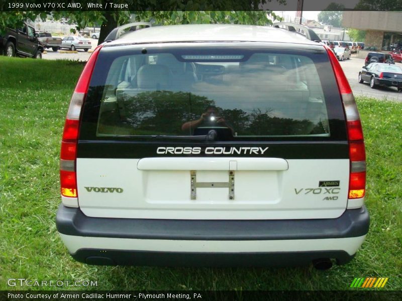White / Taupe 1999 Volvo V70 XC AWD