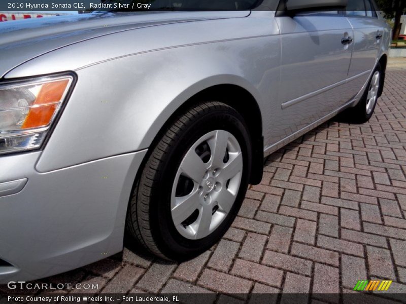Radiant Silver / Gray 2010 Hyundai Sonata GLS